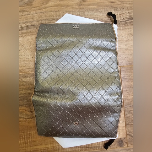 🎉🎉HOST PICK🎉🎉CHANEL Bicolore CC Logo Metallic Leather Long Trifold Wallet - Picture 8 of 16